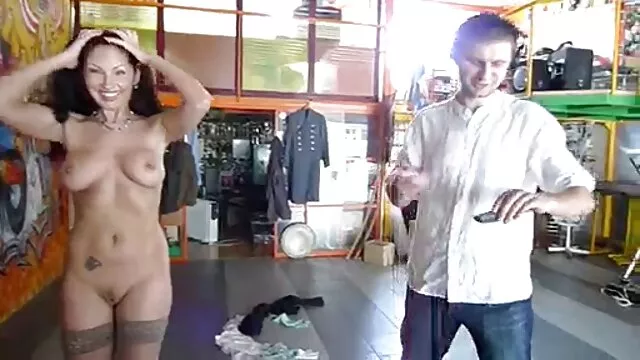 Chupando brazzer audio latino pollas y lamiendo coño