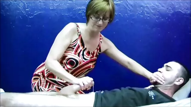 La puta británica Michelle B follada al aire libre y jugando con videos xxx audio español latino barro