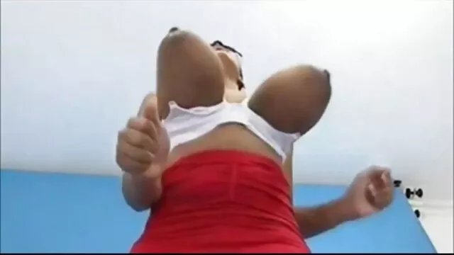 Dos chicas follan xxx en audio latino una gran polla blanca