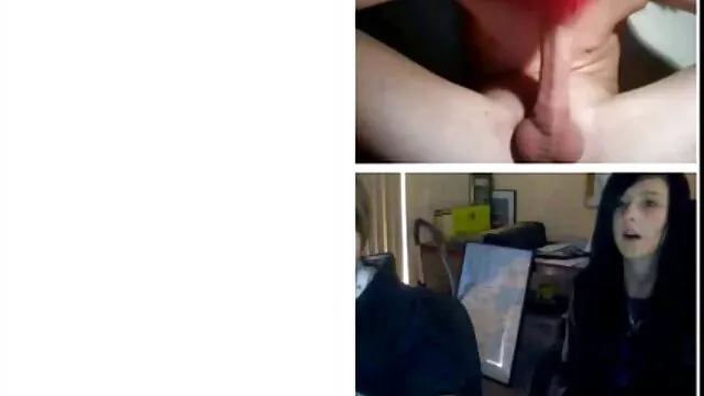 Adolescente compartiendo videos xxyyxx en español latino un baño contigo