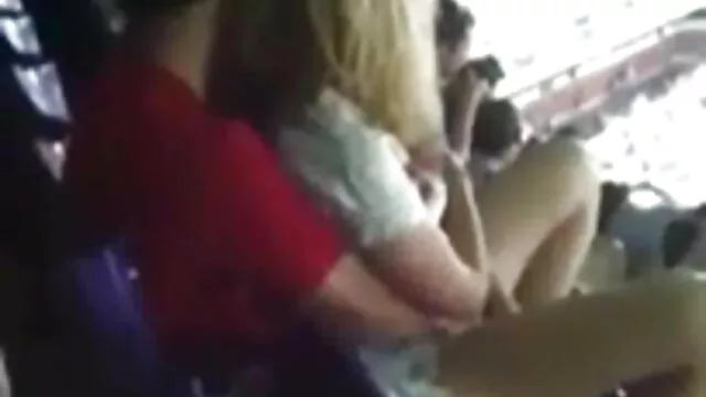 Gina Lin se hentay en español latino golpea con los dedos el coño peludo