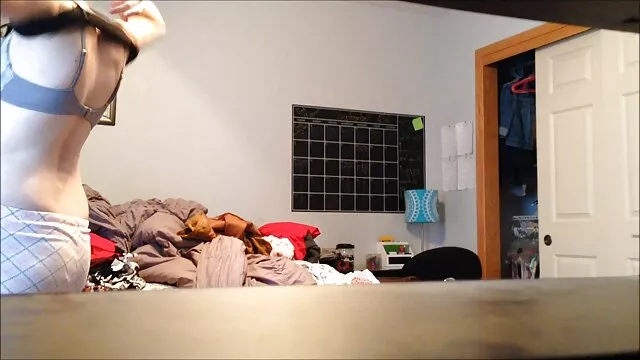 Pobre pequeño xxx gratis en español latino richie