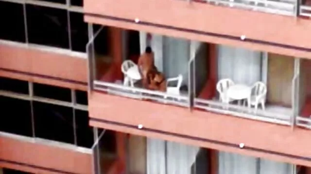 Pareja amateur Enrique y Jada primera vez porn español latino en cámara